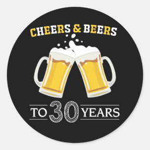 Pegatina Redonda Saludos y cervezas a 30 años