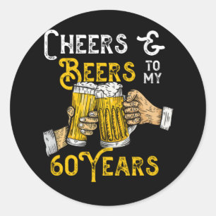 Pegatina Redonda Saludos Y Cervezas A Mis 60 Años