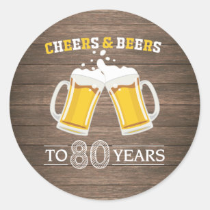 Pegatina Redonda Saludos y cervezas rústicos a 80 años