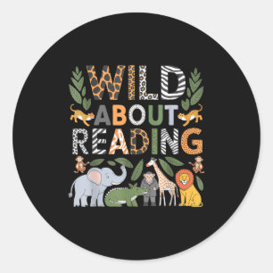 Pegatina Redonda Salvaje sobre leer libros y bibliófilo
