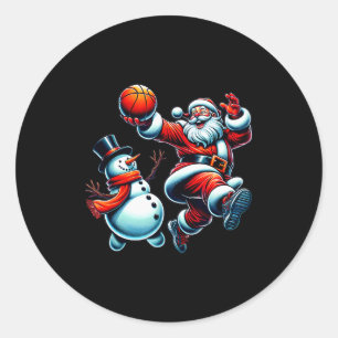 Pegatina Redonda Santa jugando baloncesto con un muñeco de nieve de