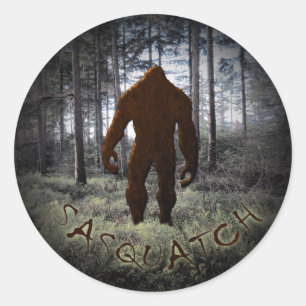 PEGATINA REDONDA SASQUATCH EN MADERA