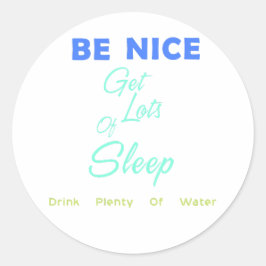 Pegatina Redonda Sé amable, duerme mucho, bebe mucha agua