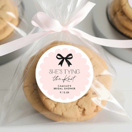 Pegatina Redonda Se está atando el lazo Desayuno nupcial