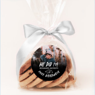 Pegatina Redonda Se graduó en blanco y negro