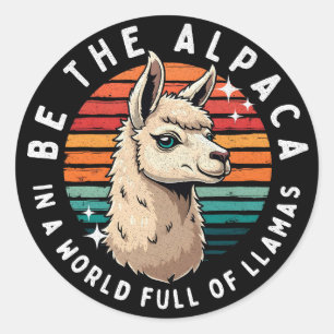 Pegatina Redonda Sé la Alpaca en un mundo lleno de Llamas