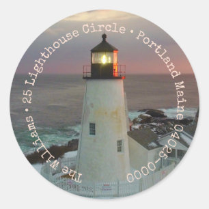 Pegatina Redonda Seasons Greetings Lighthouse Dirección de devoluci