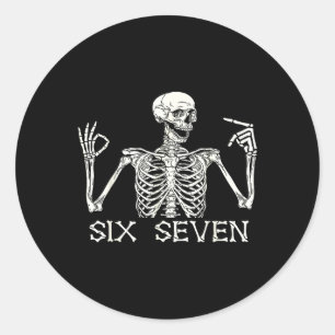 Pegatina Redonda Seis Siete 67 Signo de Mano Esqueleto Meme Hallowe