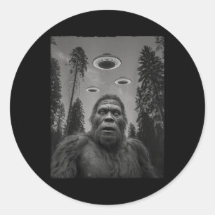 Pegatina Redonda Selfie Divertido de Bigfoot y Ovni