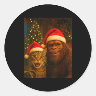 Pegatina Redonda Selfie divertido de gato con Bigfoot Navidad Sasqu
