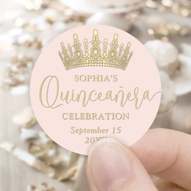 Pegatina Redonda Sencillamente Elegante Quinceañera Crown Rubor Pin (Subido por el creador)