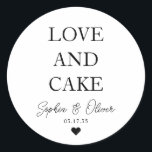 Pegatina Redonda Sencillo amor clásico y favor de la boda cardíaca<br><div class="desc">Un clásico Pegatina Boda Black Gracias con "Love and Cake" en un clásico y elegante tipo de letra. Puede personalizarlo fácilmente con sus nombres y fecha de boda.</div>
