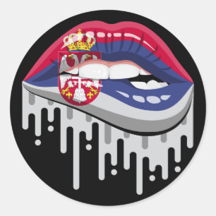 Pegatina Redonda Serbia tiene la bandera de la raíz del orgullo