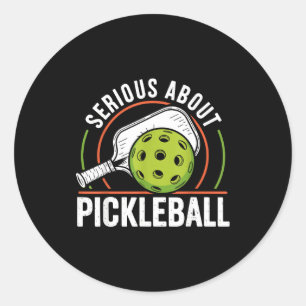 Pegatina Redonda Serio sobre pickleball divertido pelota de pickle