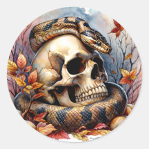Serpiente otoñal alrededor del cráneo