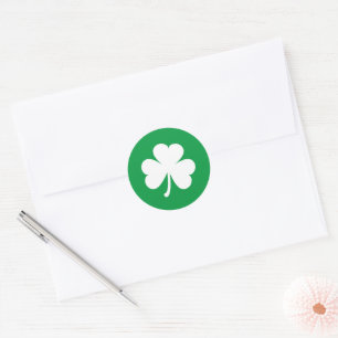 Pegatina Redonda Shamrock blanco en el Día Verde Irlandés St Patric