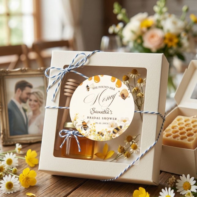 Pegatina Redonda She found her honey Bee bridal shower (Subido por el creador)