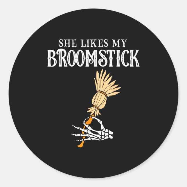 Pegatina Redonda She Likes My Broomstick Couples Pumpkins Skeleton  (Anverso)