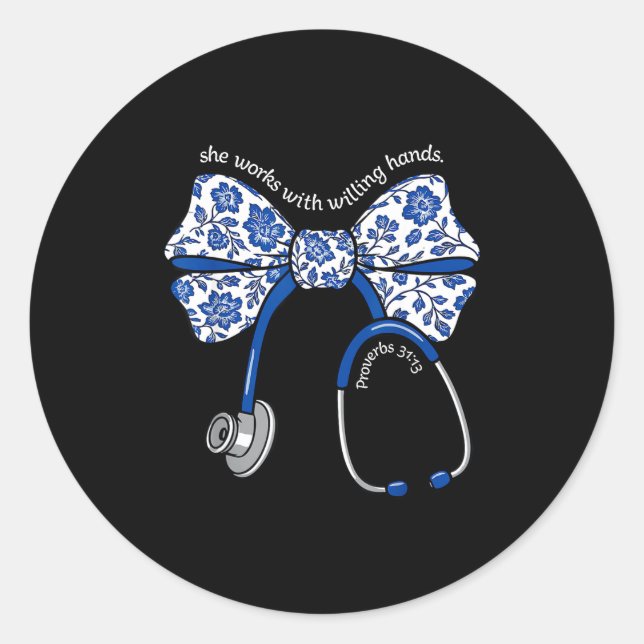 Pegatina Redonda She Works With Willing Hands Proverbs 31 13 Christ (Anverso)