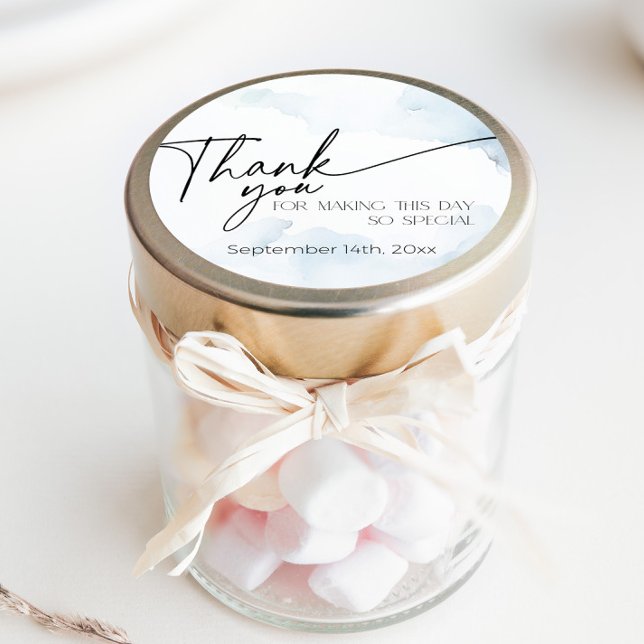 Pegatina Redonda Shes on Coud Nueve Algo de Novia Azul Gracias (shes tying the knot blue clouds thank you gift sticker)