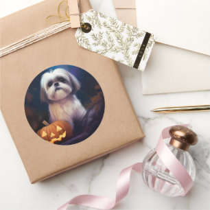 Pegatina Redonda Shih Tzu de Halloween con calabazas espeluznante