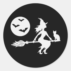 Pegatina Redonda Silueta Blanca De Una Bruja En Una Escoba Hallowee