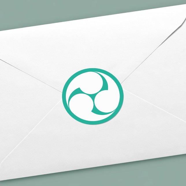 Pegatina Redonda Símbolo japonés de Escudo Mitsudomoe azul y blanco (Japanese Mitsudomoe Symbol- Envelope Seal View)