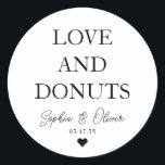 Pegatina Redonda Simple Classic LOVE DONUTS Heart Wedding Favor<br><div class="desc">Un clásico Pegatina Boda de Gracias Negro con "Amor y DONUTS" en un clásico y elegante tipo de letra. Puede personalizarlo fácilmente con sus nombres y fecha de boda.</div>