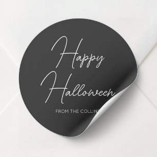Pegatina Redonda Simple Feliz Halloween en letra script en negro y