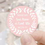 Pegatina Redonda Simple Laurel Wreath Rubor Pink & White Gracias<br><div class="desc">Añade un toque de acabado personalizado a los favoritos del partido y gracias notas con pegatinas redondos de laurel personalizado. Toda la redacción de esta plantilla es sencilla para el personalizar en cualquier ocasión, como boda, ducha de novia, graduación, fiesta de cumpleaños, aniversario o jubilación. Cambie o elimine cualquier texto...</div>