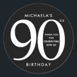 Pegatina Redonda Simple, Miodern Black & White 90th Birthday Party<br><div class="desc">Crea tu propia fiesta de cumpleaños 90 personalizada y elegante,  moderna,  en blanco y negro,  favorece a los pegatinas,  con un nombre y '90 cumpleaños' con tu mensaje. Si necesitas ayuda para personalizar esto,  por favor envíame un mensaje usando el botón de abajo y estaré encantado de ayudarte.</div>