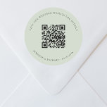 Pegatina Redonda sitio web boda detalles del código QR rsvp sage gr<br><div class="desc">Añade tu url para el sitio web de tu boda. Para información,  detalles,  rsvp en línea. Un fondo verde sabio,  texto negro.</div>