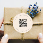 Pegatina Redonda sitio web del boda crema QR información detallada<br><div class="desc">Añade tu url para el sitio web de tu boda. Para información,  detalles,  rsvp en línea. Un fondo beige de color crema.</div>