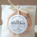 Pegatina Redonda Skyline de Nashville | Boda Favor De La Bienvenida<br><div class="desc">¡Mejore sus paquetes de bienvenida para bodas o sus favores para fiestas con un personalizado de pegatinas de bienvenida! Estos elegantes y minimalistas pegatinas están diseñados para un boda que se encuentra en la hermosa ciudad de Nashville. Cuentan con un moderno paisaje de diseño con el nombre de la ciudad...</div>