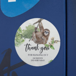 Pegatina Redonda Sloth Hanging out Jungle Gracias a favor de cumple