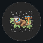 Pegatina Redonda Slots Menorah Hanukkah Chanukah<br><div class="desc">Sloth Menorah Hanukkah Chanukah Lemas de animales judíos</div>