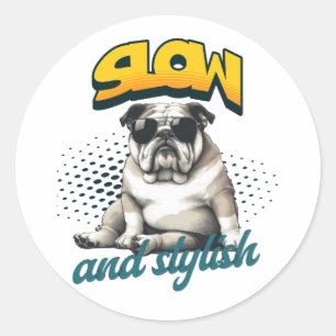 Pegatina Redonda Slow and Stylish Bulldog – Funny Art