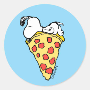 Pegatina Redonda Snoopy Rebanada de Pizza Soñolienta