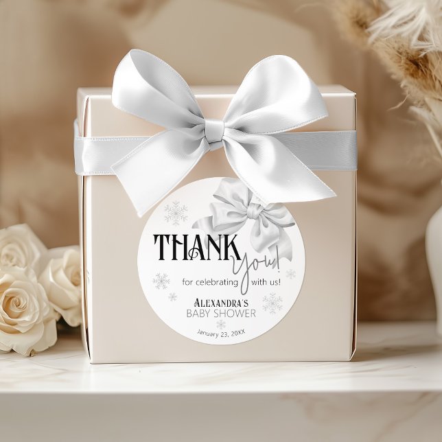 Pegatina Redonda Snow In Love White Bow Baby Shower Winter Favor (Modern black & white bow simple gender neutral winter snowflake baby shower thank you favor sticker)