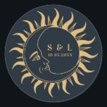Pegatina Redonda Sobre estampado de elementos celestes místicos<br><div class="desc">Diseñado para coordinar con nuestra colección celestial mística, este pegatina de sello para sobres único presenta elementos celestes dorados preciosos sobre un fondo marino oscuro. Para una personalización más avanzada de este diseño, por ejemplo, cambiar el diseño, el tamaño de letra o el tamaño del texto, haga clic en el...</div>