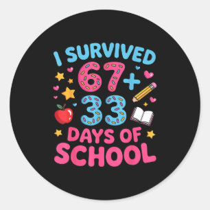 Pegatina Redonda Sobreviví 67 + 33 días de colegio divertido 6 7 pr