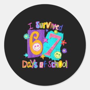 Pegatina Redonda Sobreviví 67 Días De Escuela 67 Meme Estudiante En