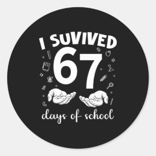 Pegatina Redonda Sobreviví 67 Días De Escuela Chistoso Meme Maestro