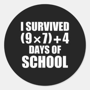 Pegatina Redonda Sobreviví 67 Días De Escuela Ecuación Matemática