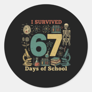 Pegatina Redonda Sobreviví 67 Días De Escuela Vintage 67 Meme Cienc