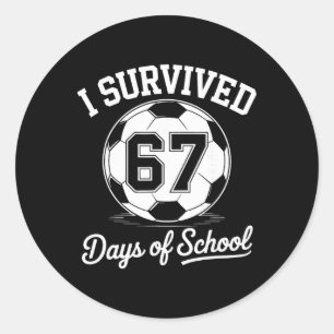 Pegatina Redonda Sobreviví 67 días de fútbol de niños de la escuela