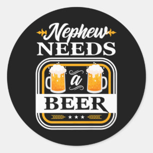 Pegatina Redonda Sobrino Necesita Una Novia De Cerveza Y Novio Bebe