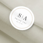 Pegatina Redonda Sofisticado favor de boda minimalista en monograma<br><div class="desc">Sofisticadas bodas minimalistas en blanco y negro favorecen a los pegatinas con un marco de color neutro y monograma de la pareja,  simple y elegante. Ideal para bodas clásicos modernos y boda formal. Vea todas las piezas coincidentes de la colección.</div>