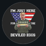 Pegatina Redonda Solo estoy aquí por los huevos vilidos de Trump Na<br><div class="desc">Solo estoy aquí por los huevos vilidos de Trump Navidades</div>