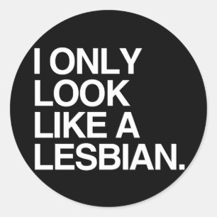 Pegatina Redonda SOLO ME PAREZCO A UNA LESBIANA - BLANCA -.png